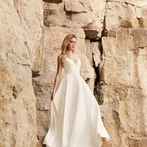 Mikaella Bridal Cream V-Neck A-Line Gown size 16 NWT